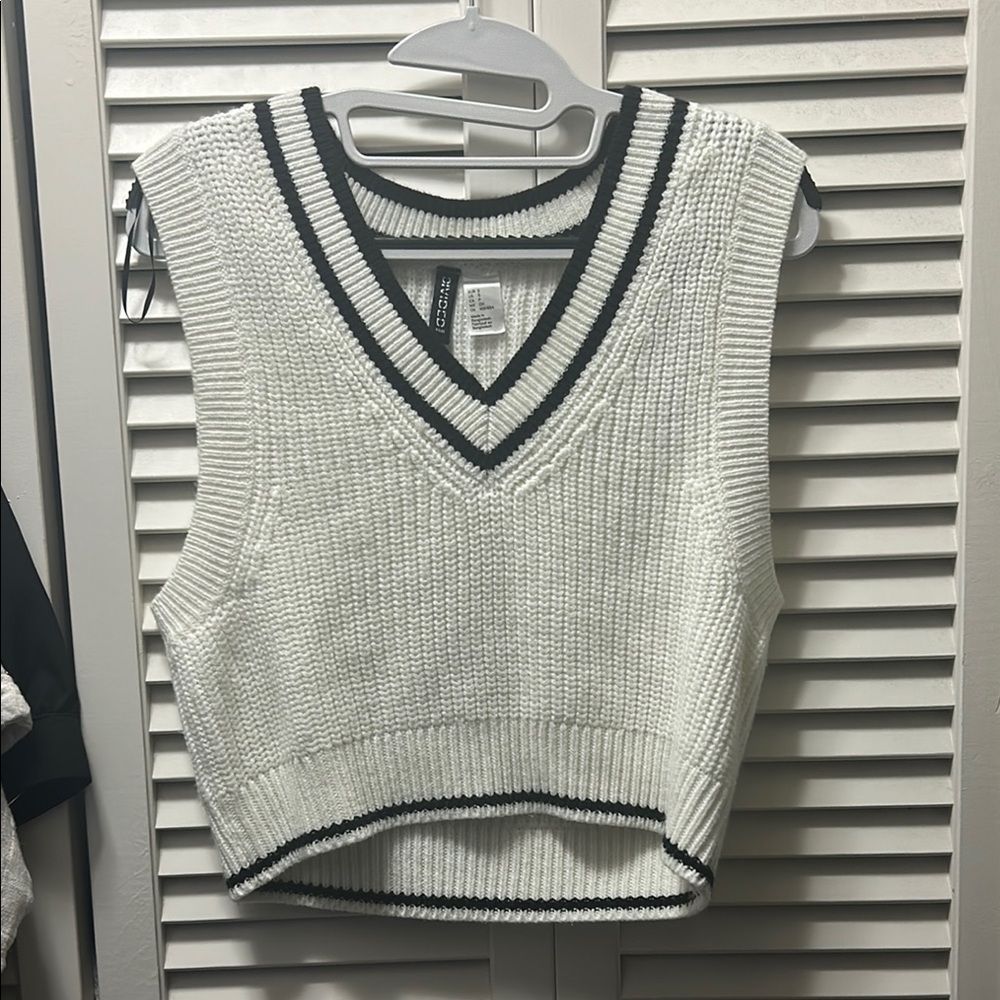 H&M V-Neck Sweater in White and Black